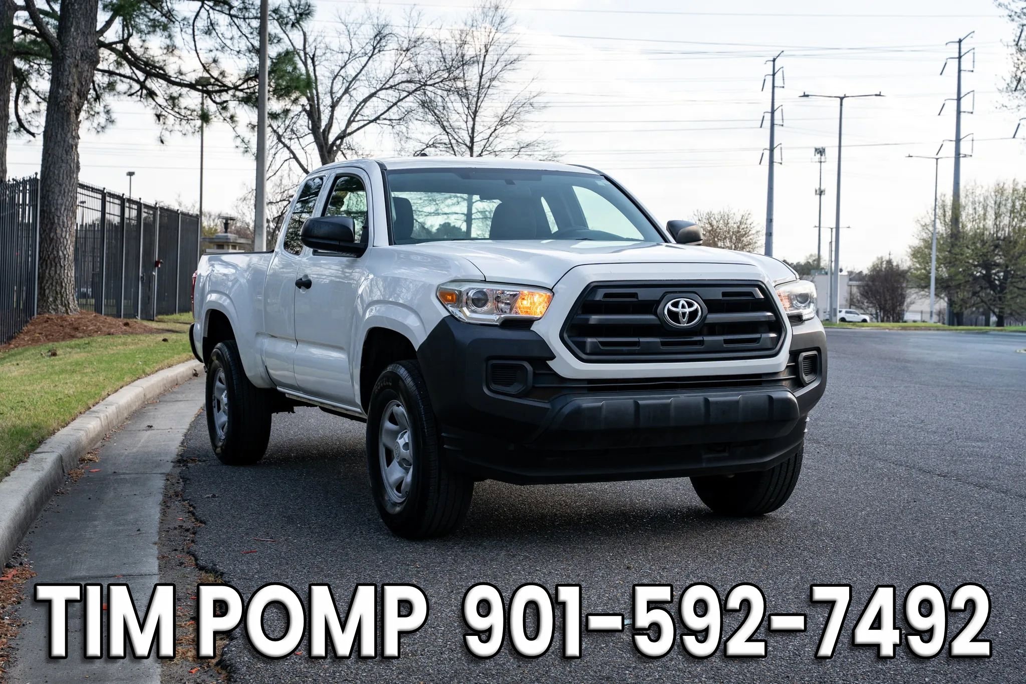 Used 2017 Toyota Tacoma SR image 3