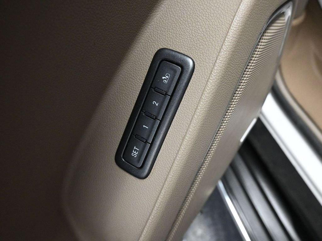 Used 2017 GMC Yukon SLT image 31