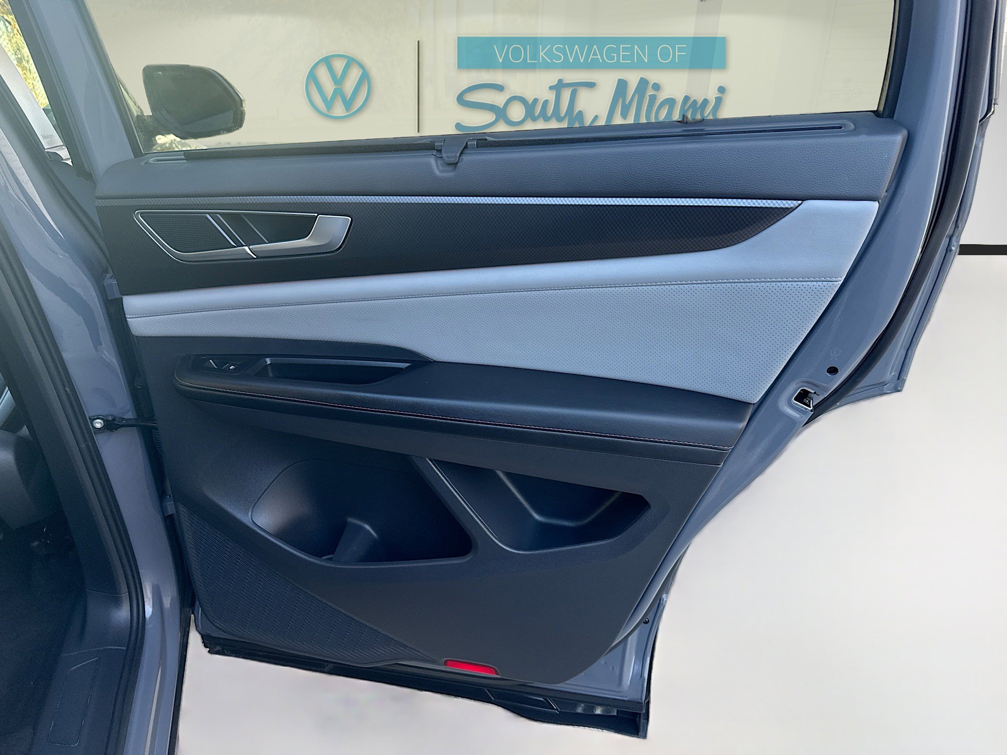 Certified 2025 Volkswagen Atlas Peak Edition SE image 32