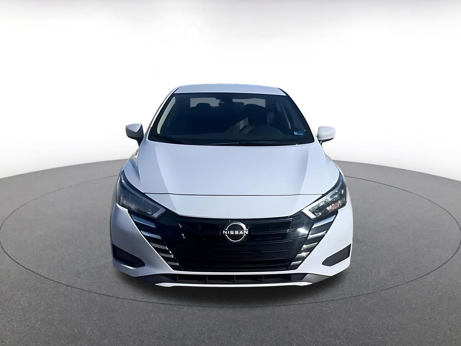 Used 2025 Nissan Versa SV image 4