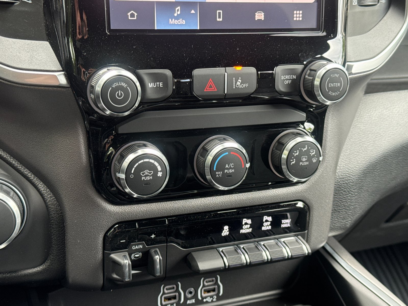 New 2026 RAM 1500 Big Horn w/ Night Edition AWD/4WD image 19