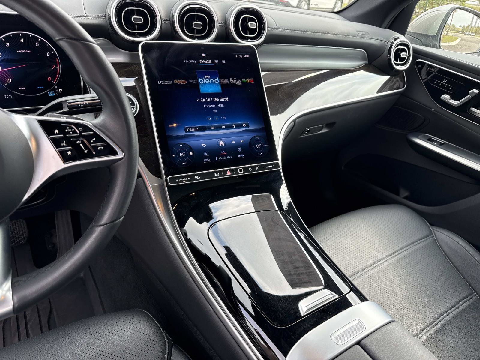 Used 2024 Mercedes-Benz GLC 300 image 25