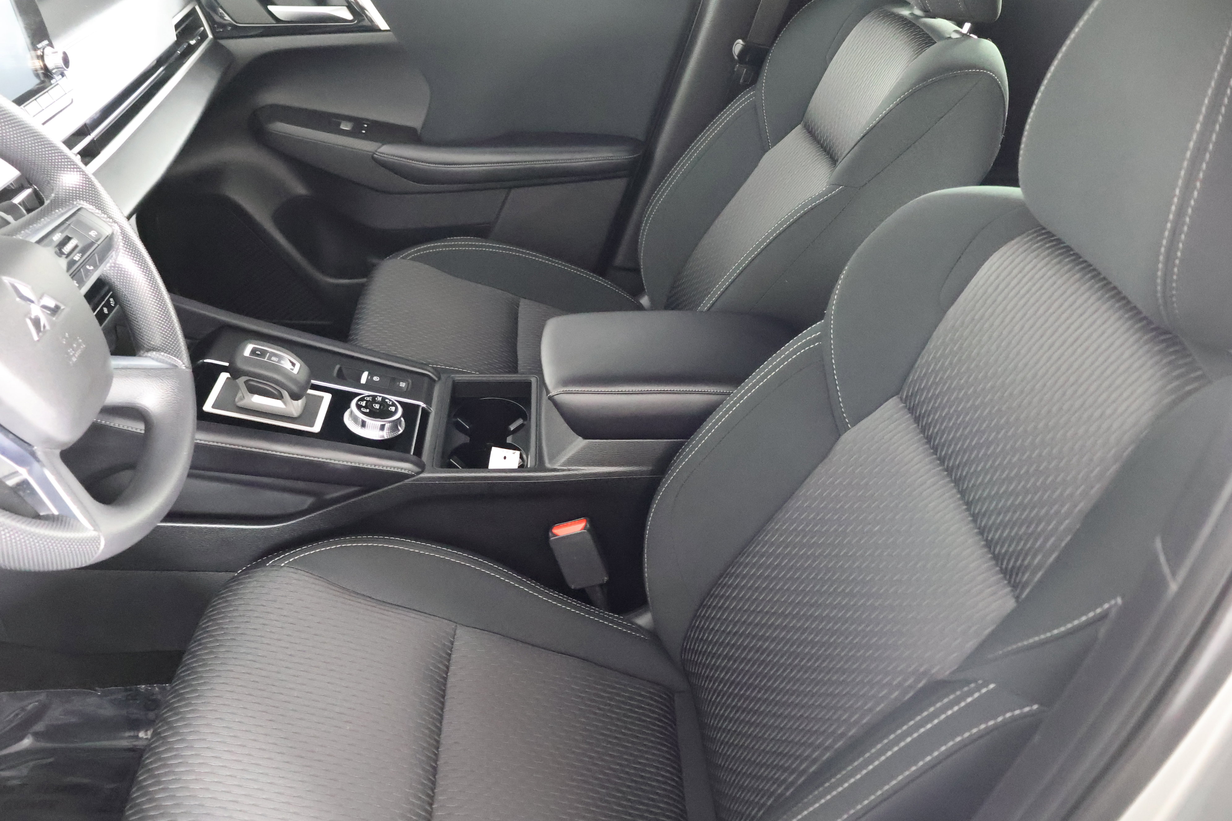 Used 2024 Mitsubishi Outlander ES image 37