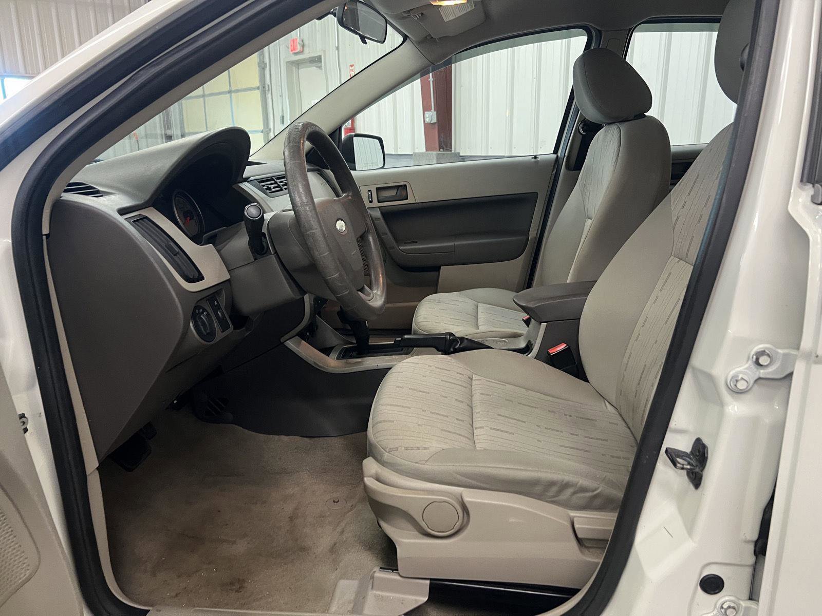 Used 2010 Ford Focus SE image 18