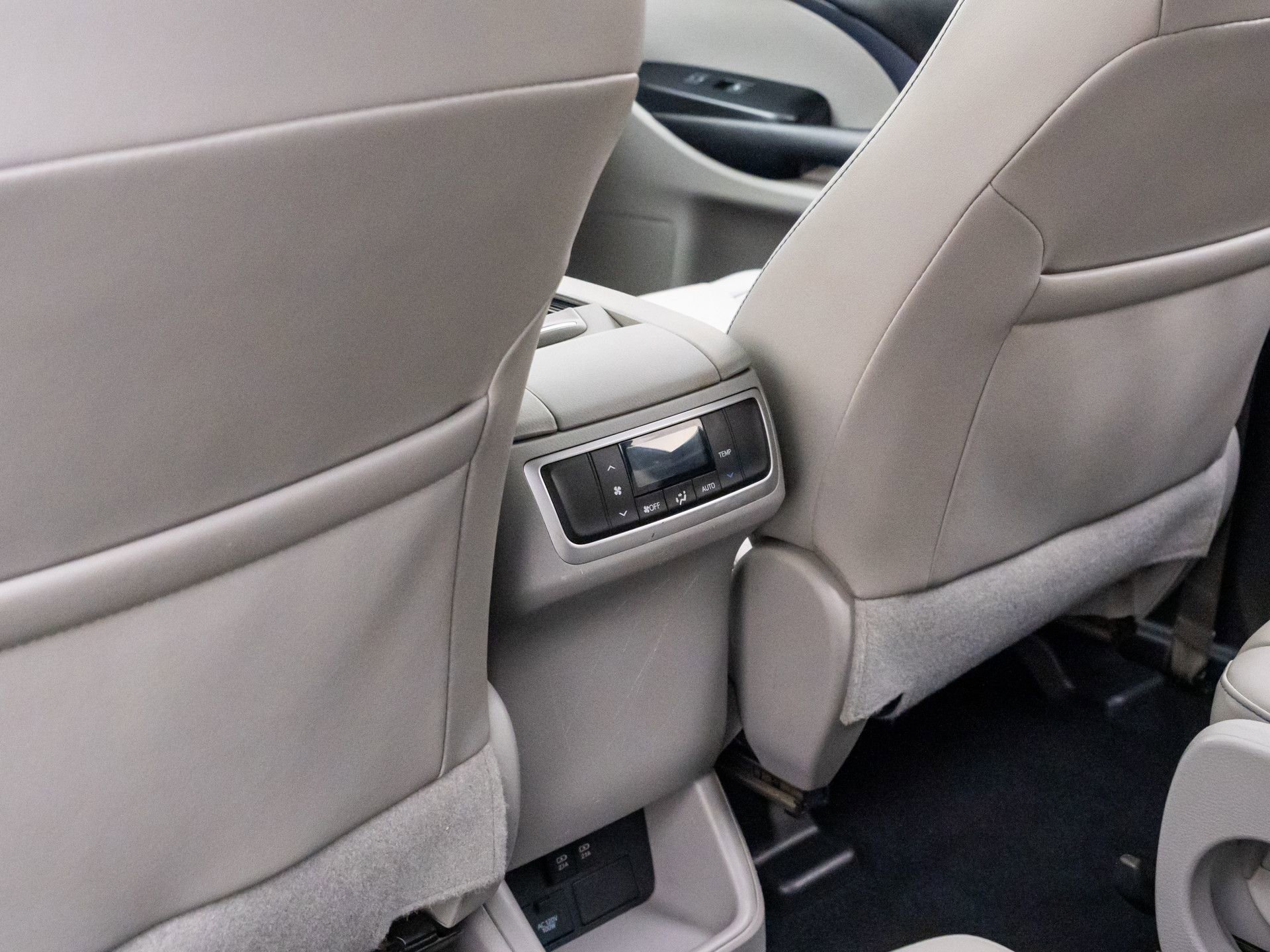 Used 2019 Toyota Highlander XLE image 15
