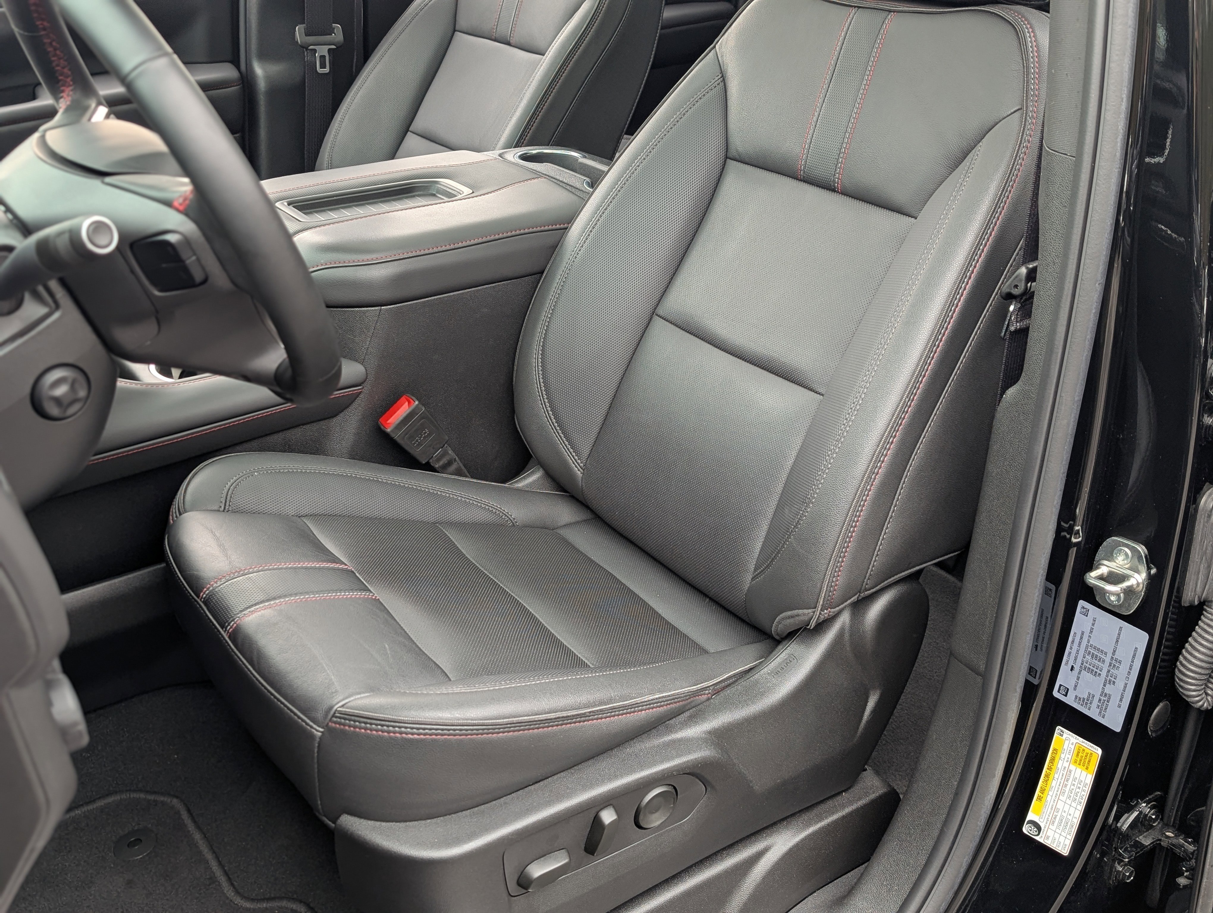 Used 2024 Chevrolet Suburban RST w/ Sport Performance Package RWD image 17