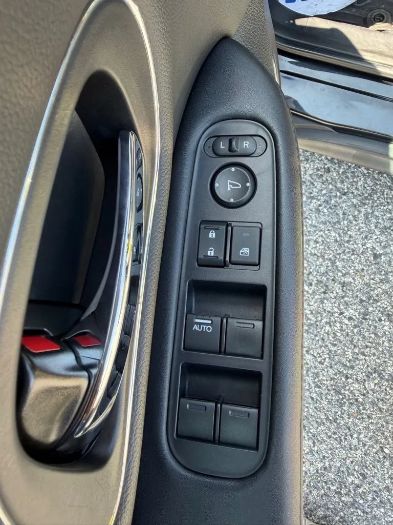 Used 2019 Honda HR-V EX-L image 12