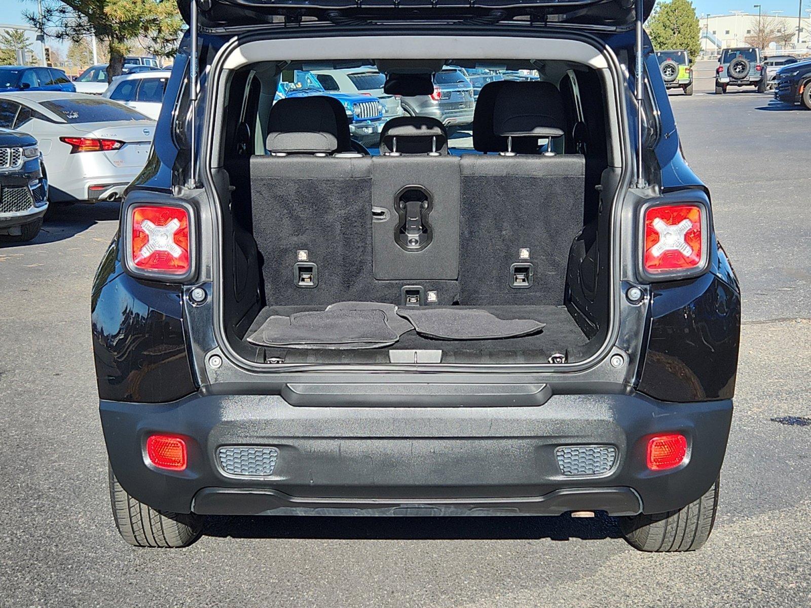 Used 2020 Jeep Renegade Latitude w/ Popular Equipment Group image 34