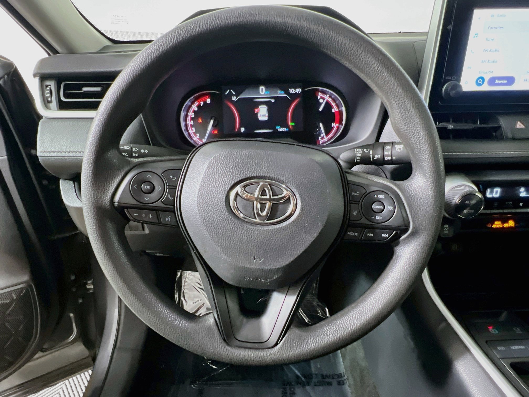 Used 2025 Toyota RAV4 XLE FWD image 18