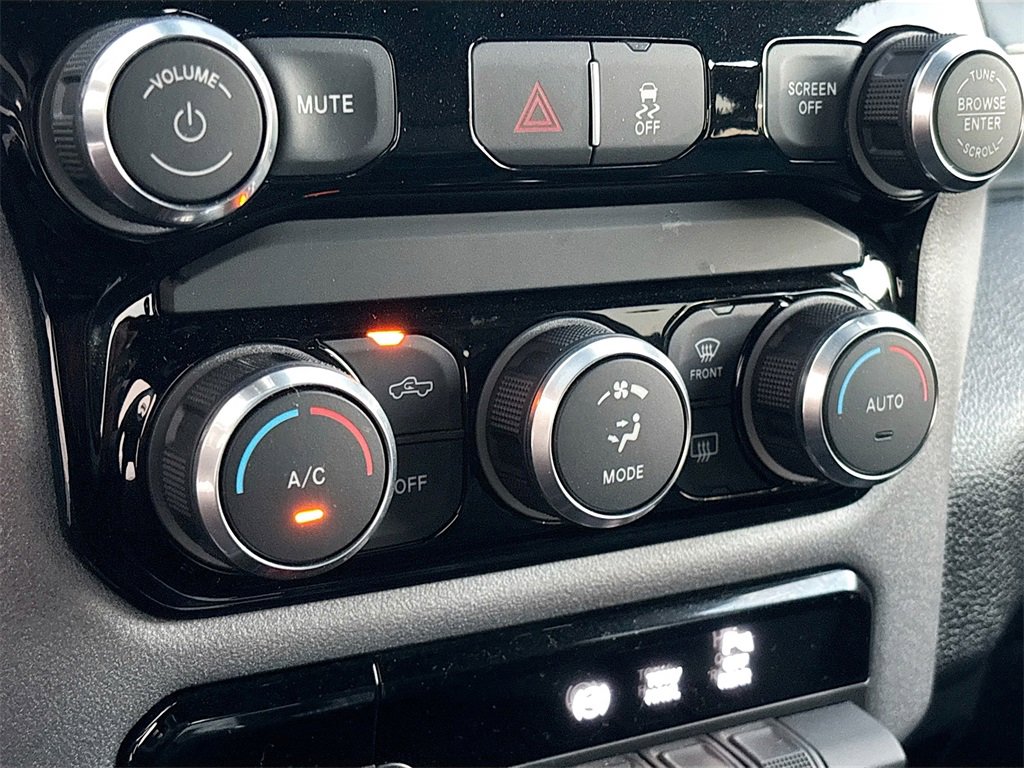 Used 2024 RAM 3500 Tradesman w/ Chrome Appearance Group image 16