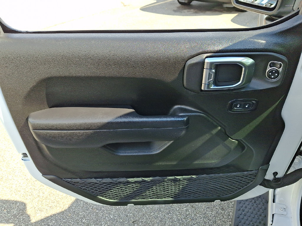Certified 2025 Jeep Wrangler Sport AWD/4WD image 12