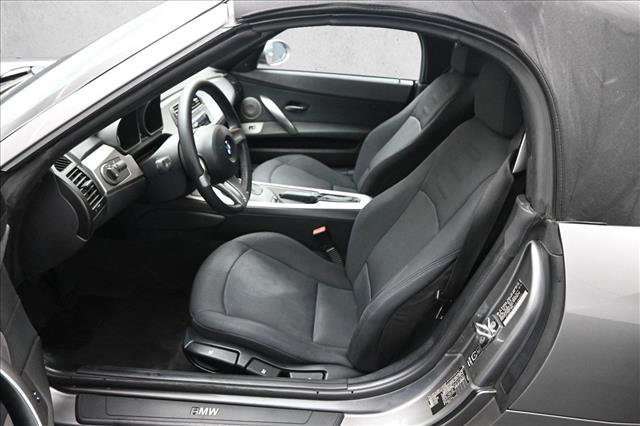 Used 2003 BMW Z4 2.5i RWD image 9