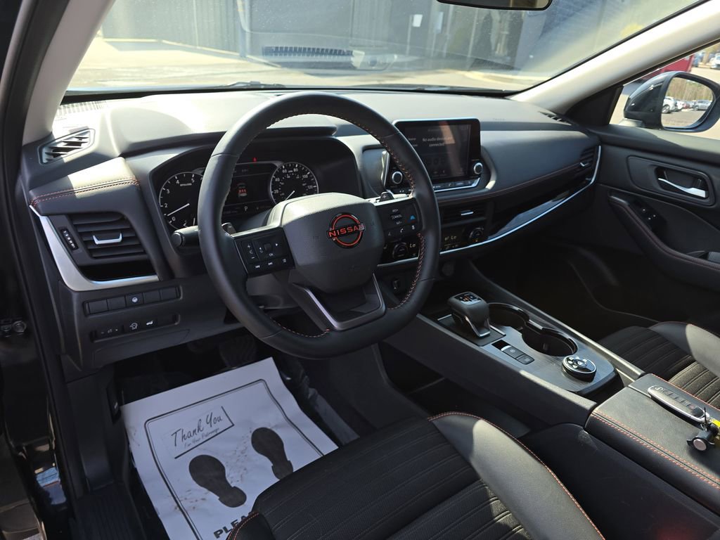 Used 2025 Nissan Rogue SV image 20