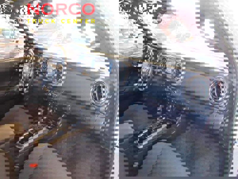 Used 2018 Toyota Tacoma TRD Sport w/ Technology Package image 18