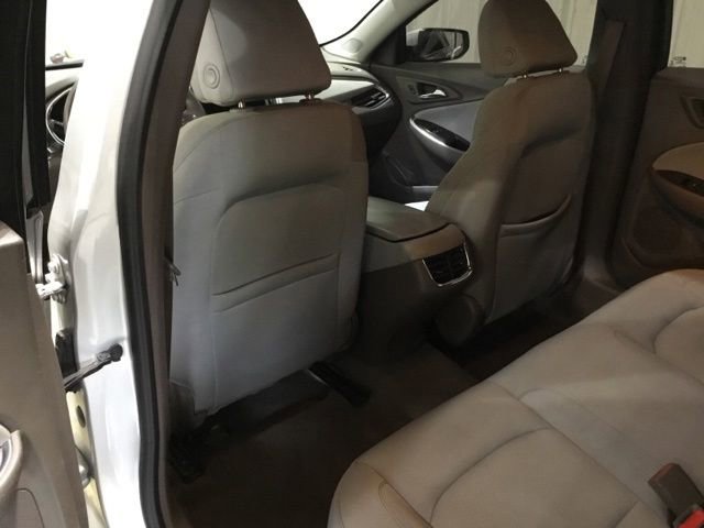 Used 2021 Chevrolet Malibu LT FWD image 36