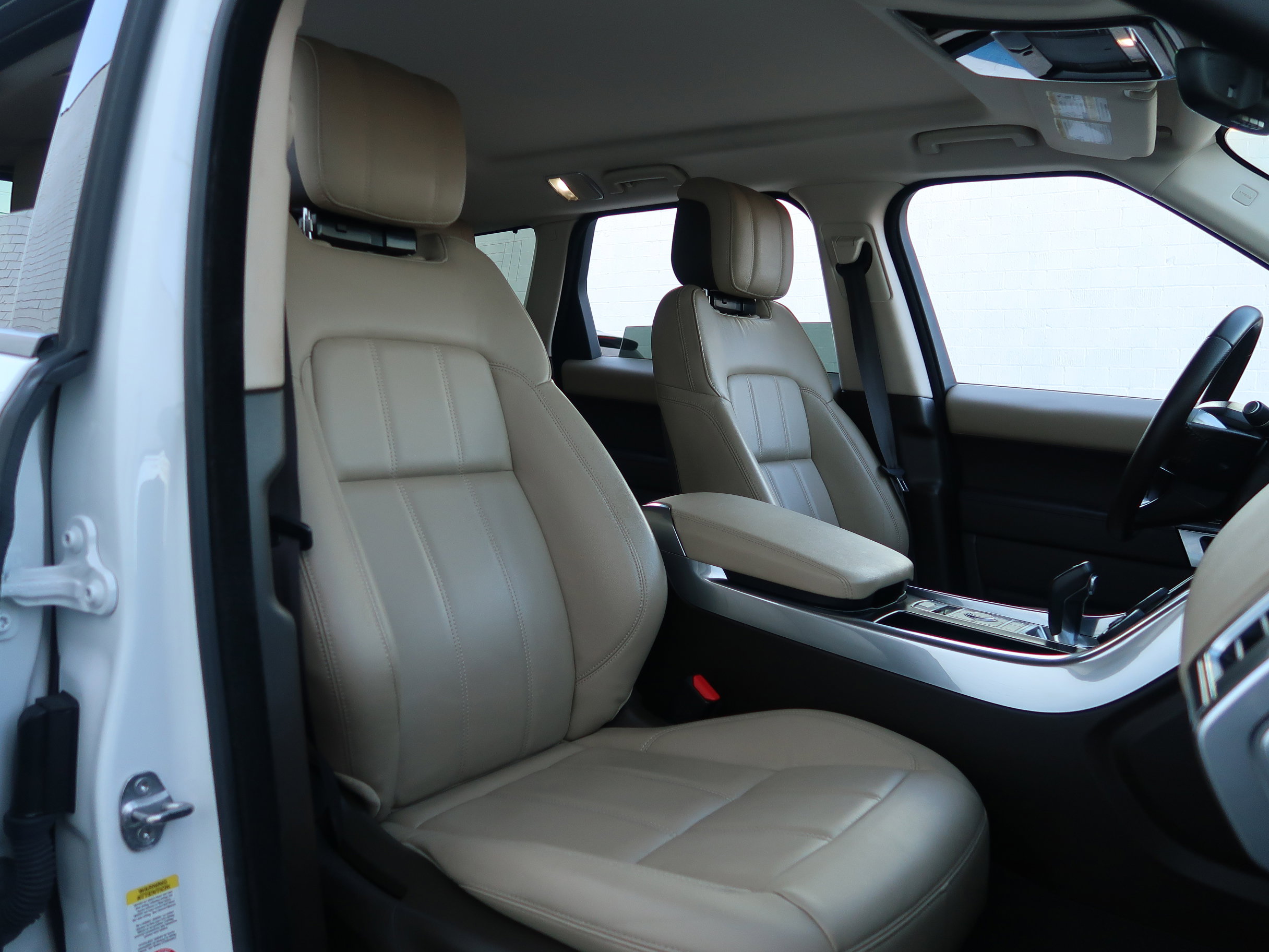 Used 2018 Land Rover Range Rover Sport SE image 13