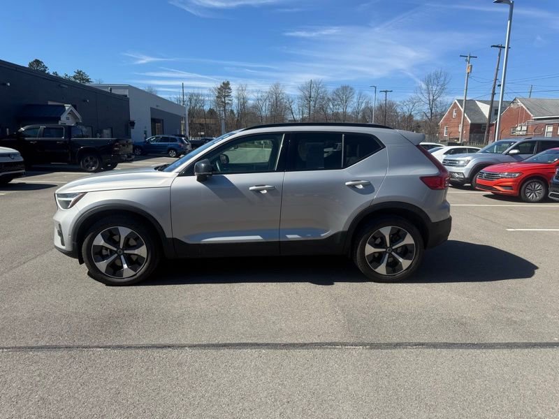 Used 2023 Volvo XC40 B5 Plus w/ Driver Assist Package image 9