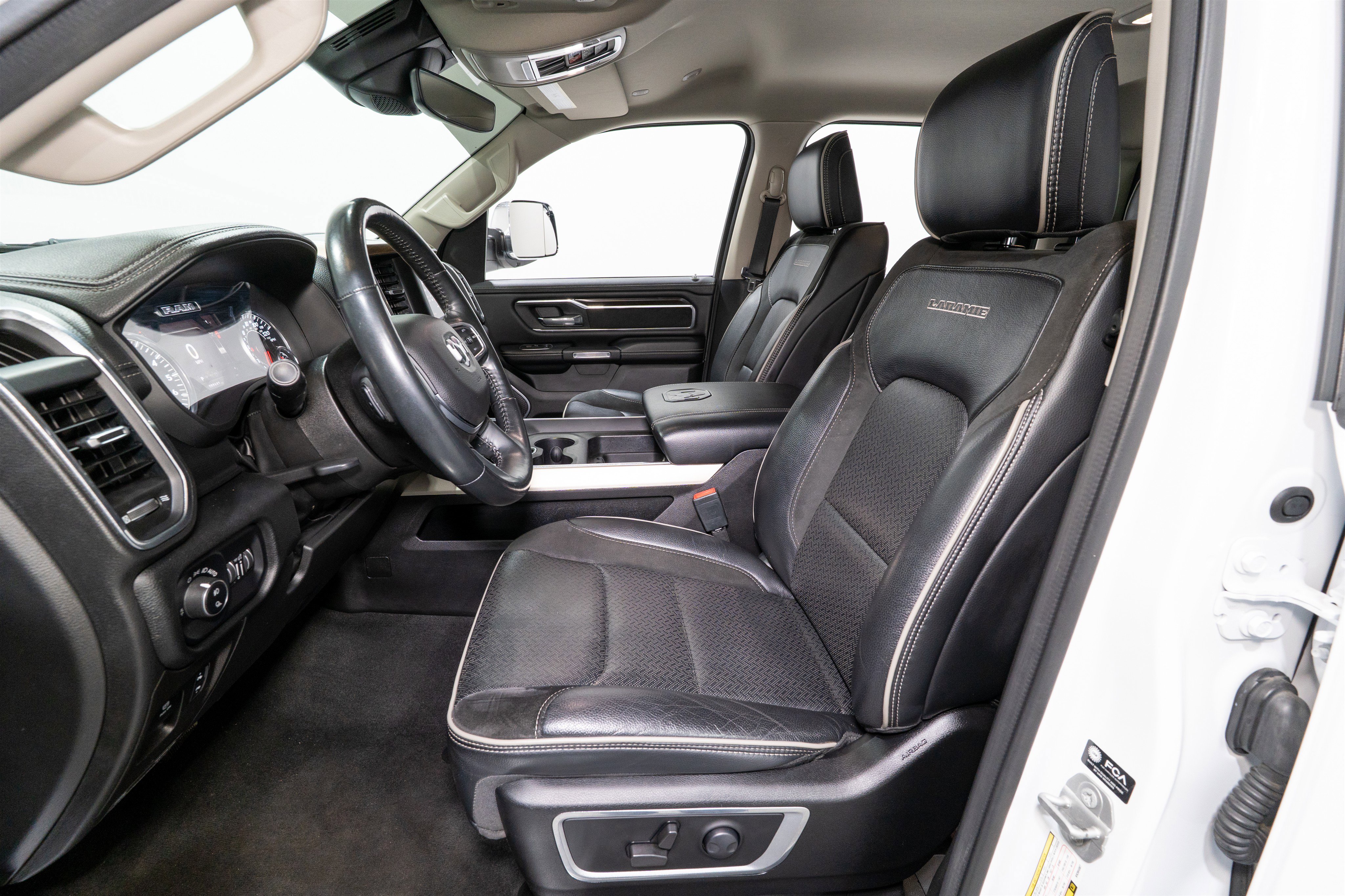 Used 2022 RAM 1500 Laramie AWD/4WD image 16