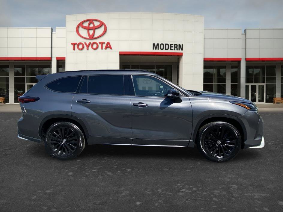 Used 2024 Toyota Highlander XSE image 4