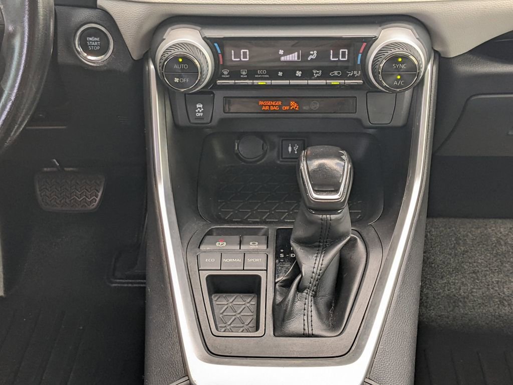 Used 2019 Toyota RAV4 XLE Premium image 19