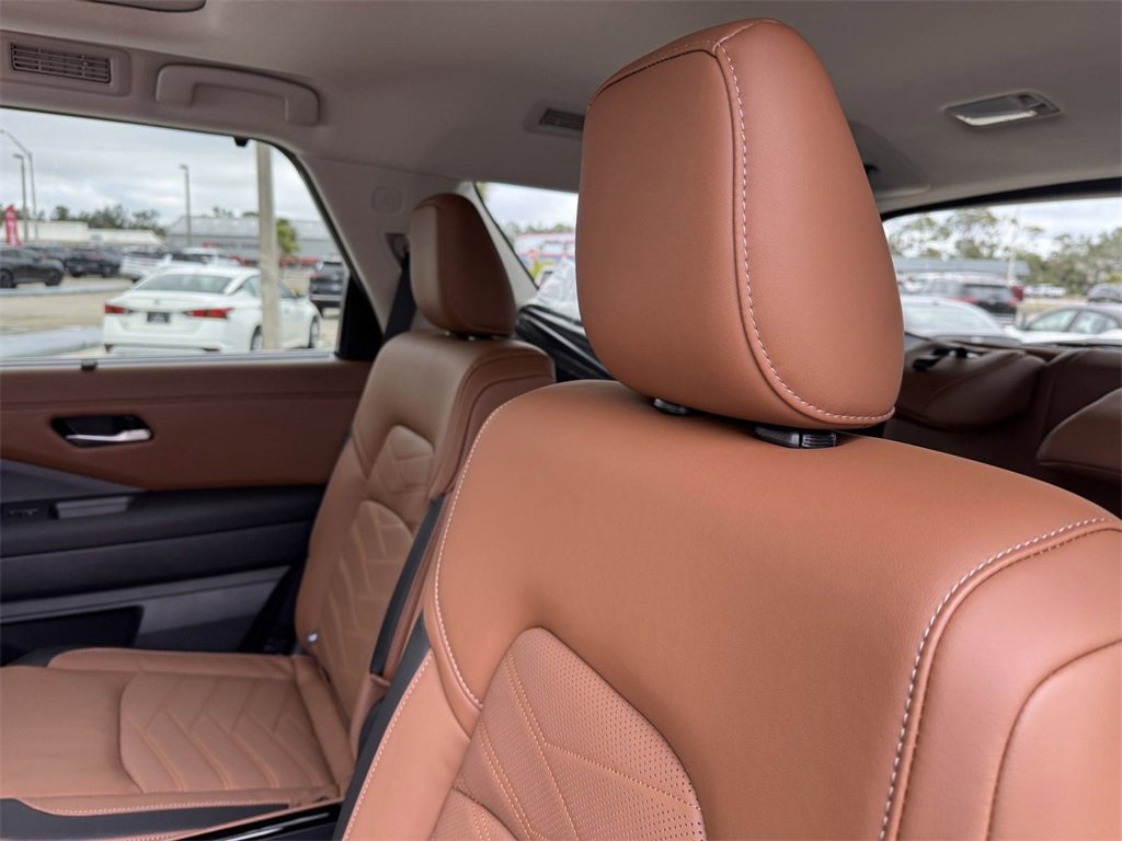 New 2025 Nissan Pathfinder Platinum w/ Lighting Package (N93) image 17