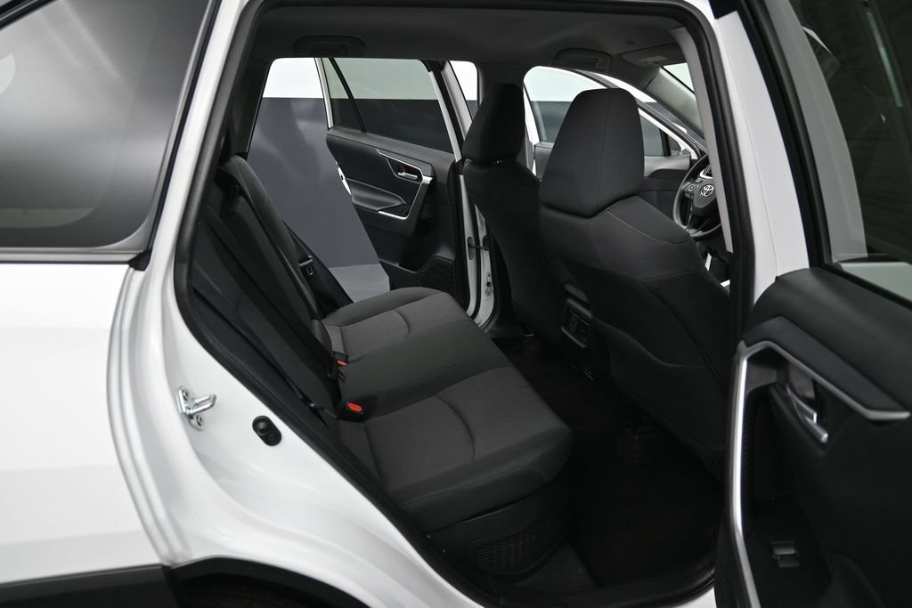 Used 2025 Toyota RAV4 XLE AWD/4WD image 30
