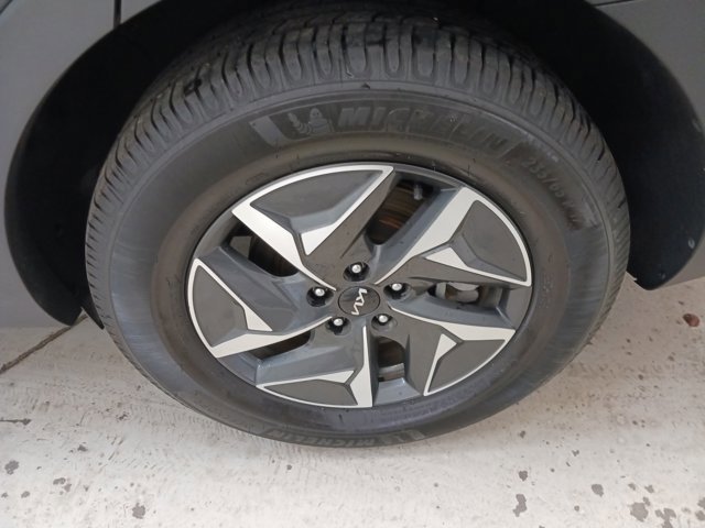 Used 2022 Kia Sorento S image 32