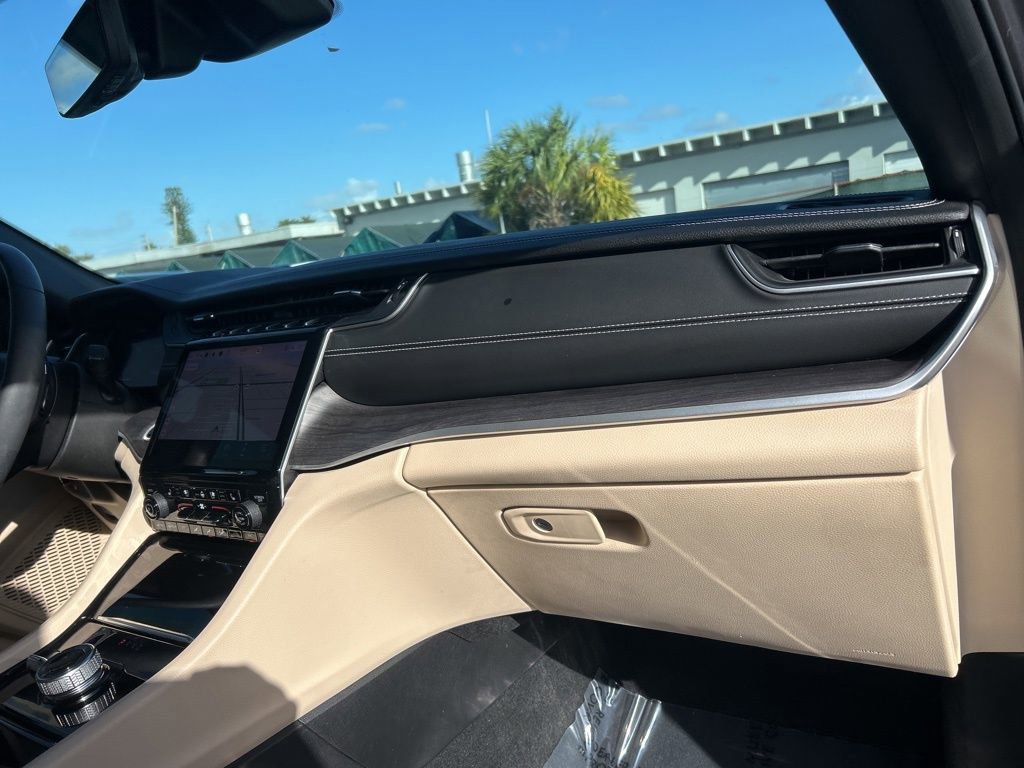 Certified 2023 Jeep Grand Cherokee L Limited w/ Luxury Tech Group II image 24