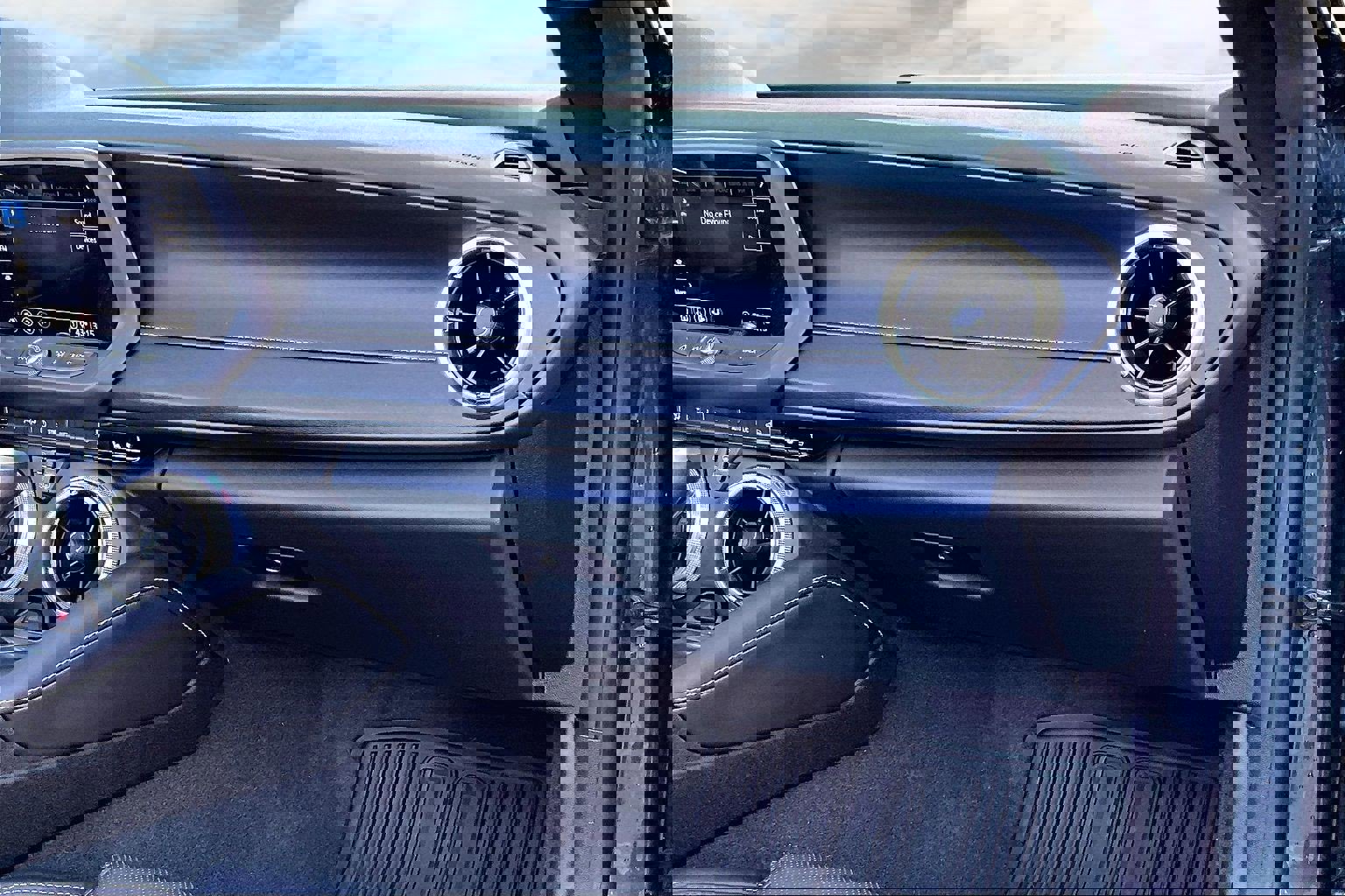 Used 2023 Chevrolet Camaro LT w/ RS Package image 17