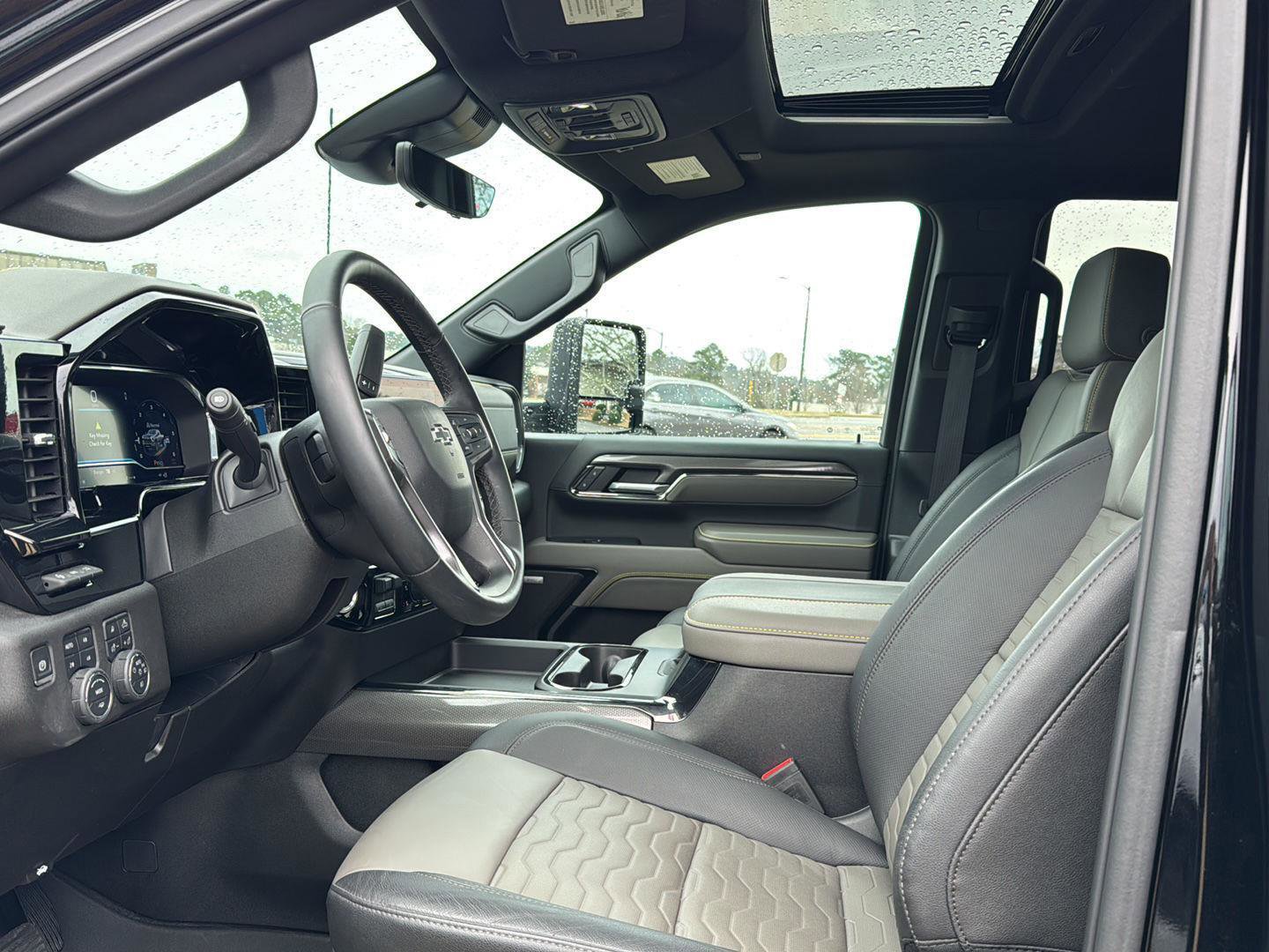 Used 2024 Chevrolet Silverado 2500 ZR2 w/ Technology Package image 8