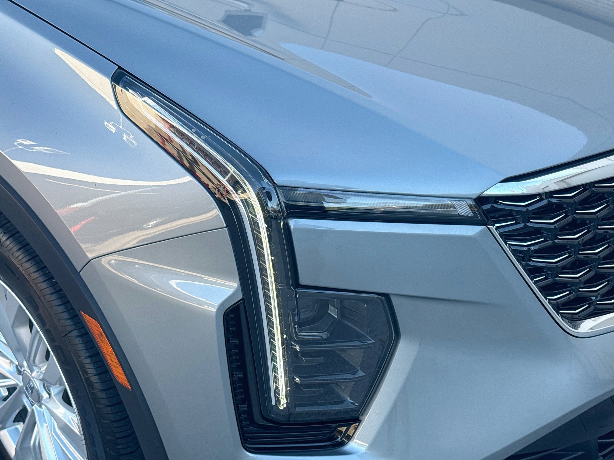 Used 2024 Cadillac XT4 Luxury w/ Cold Weather Package FWD image 32