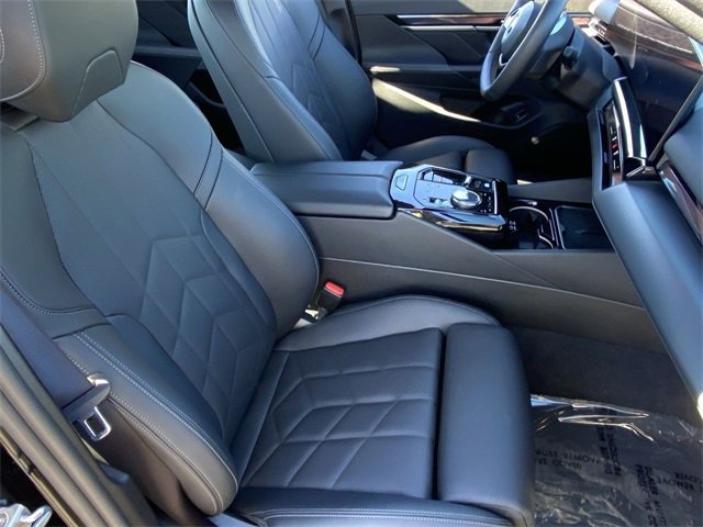 Certified 2025 BMW i5 eDrive40i w/ Premium Package image 12