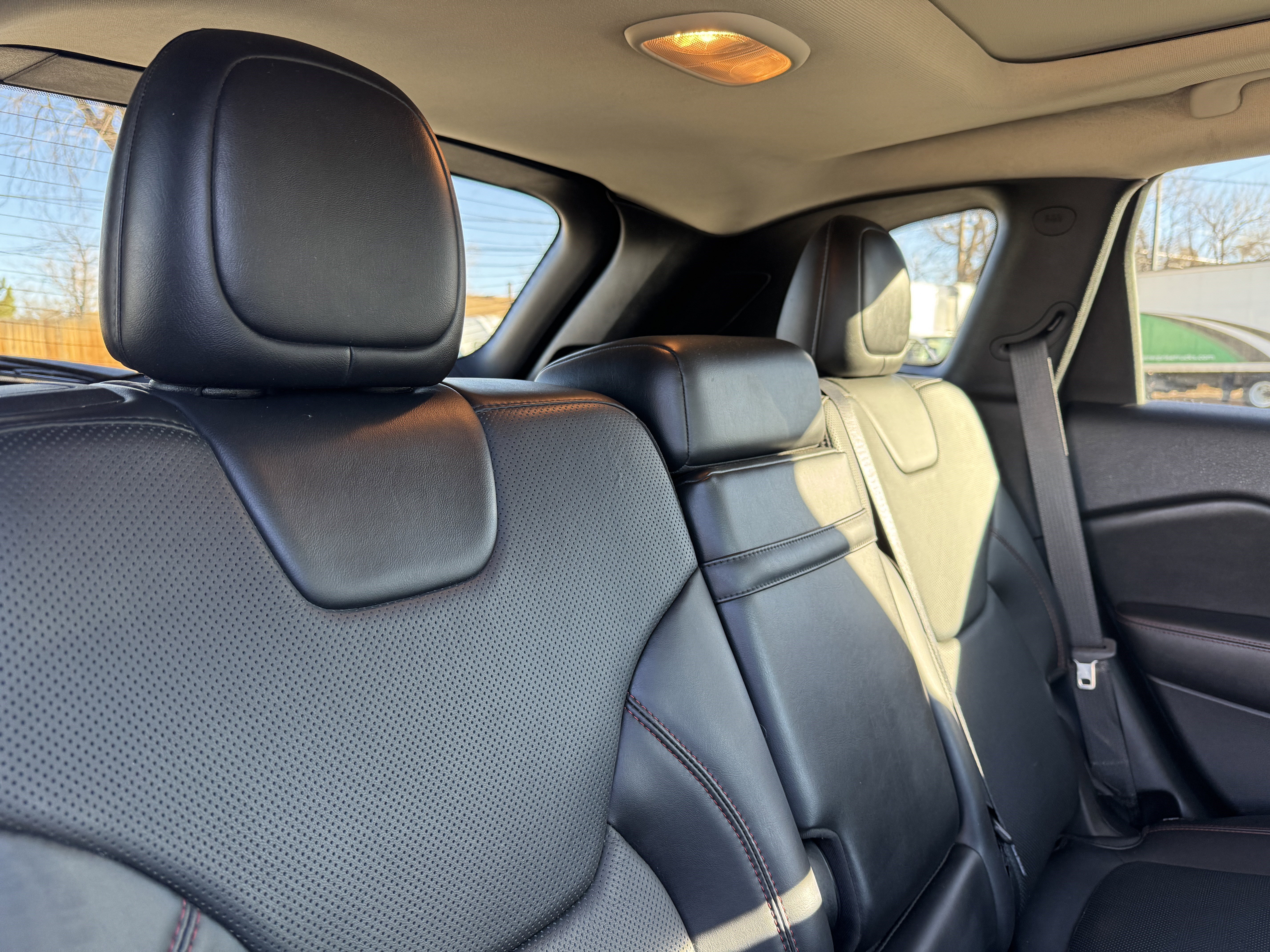 Used 2016 Jeep Cherokee Trailhawk w/ Comfort/Convenience Group image 19