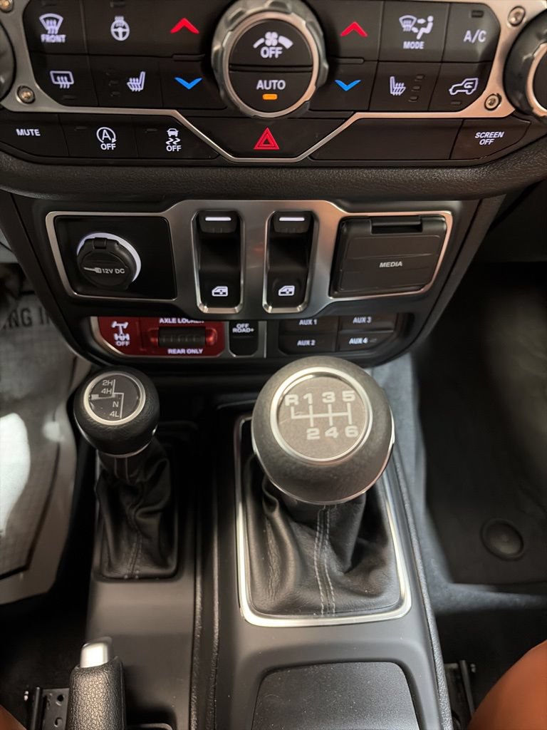 Used 2025 Jeep Wrangler Sport AWD/4WD image 30