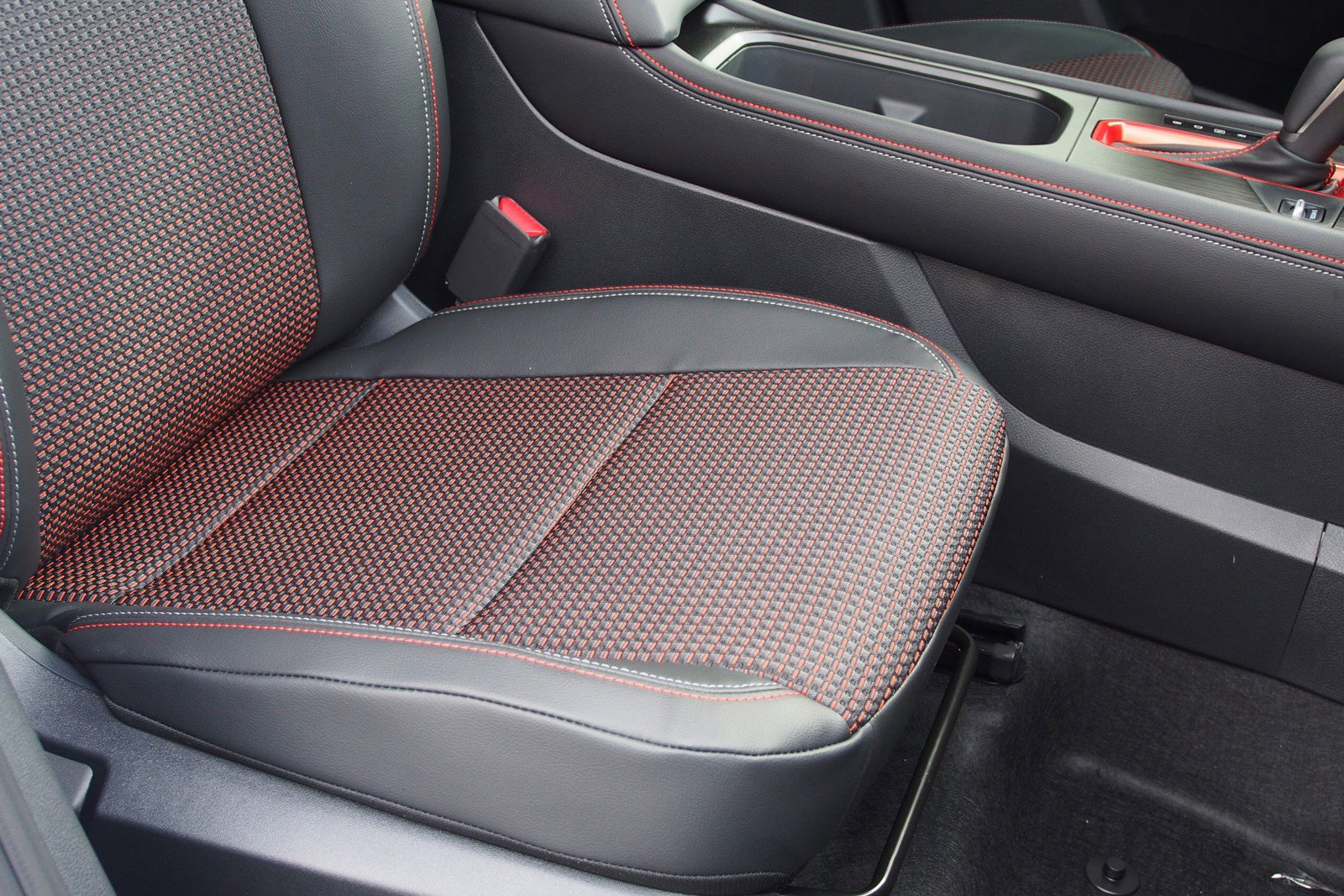 Used 2025 Nissan Kicks SR image 12