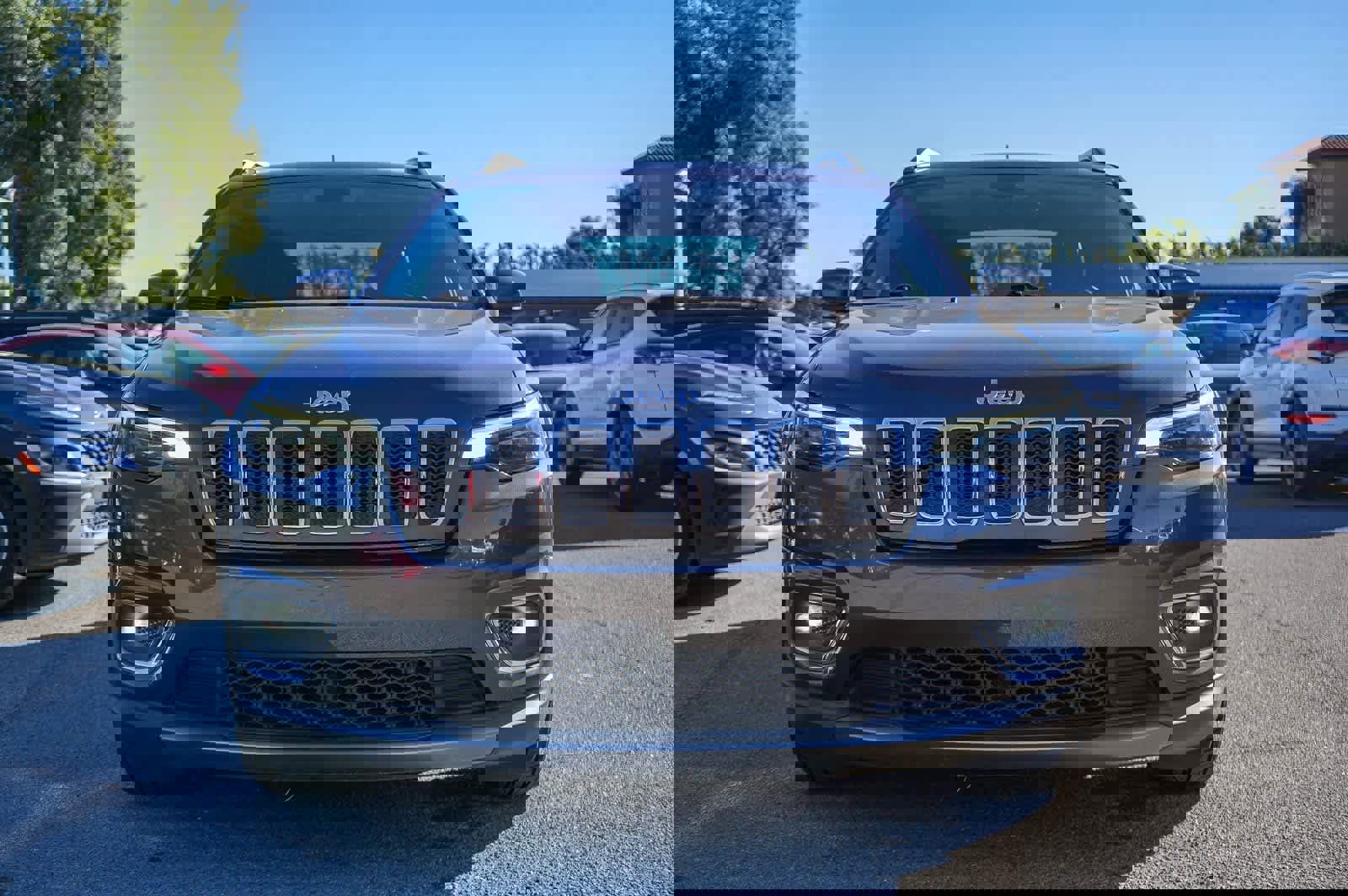 Used 2019 Jeep Cherokee Limited image 2