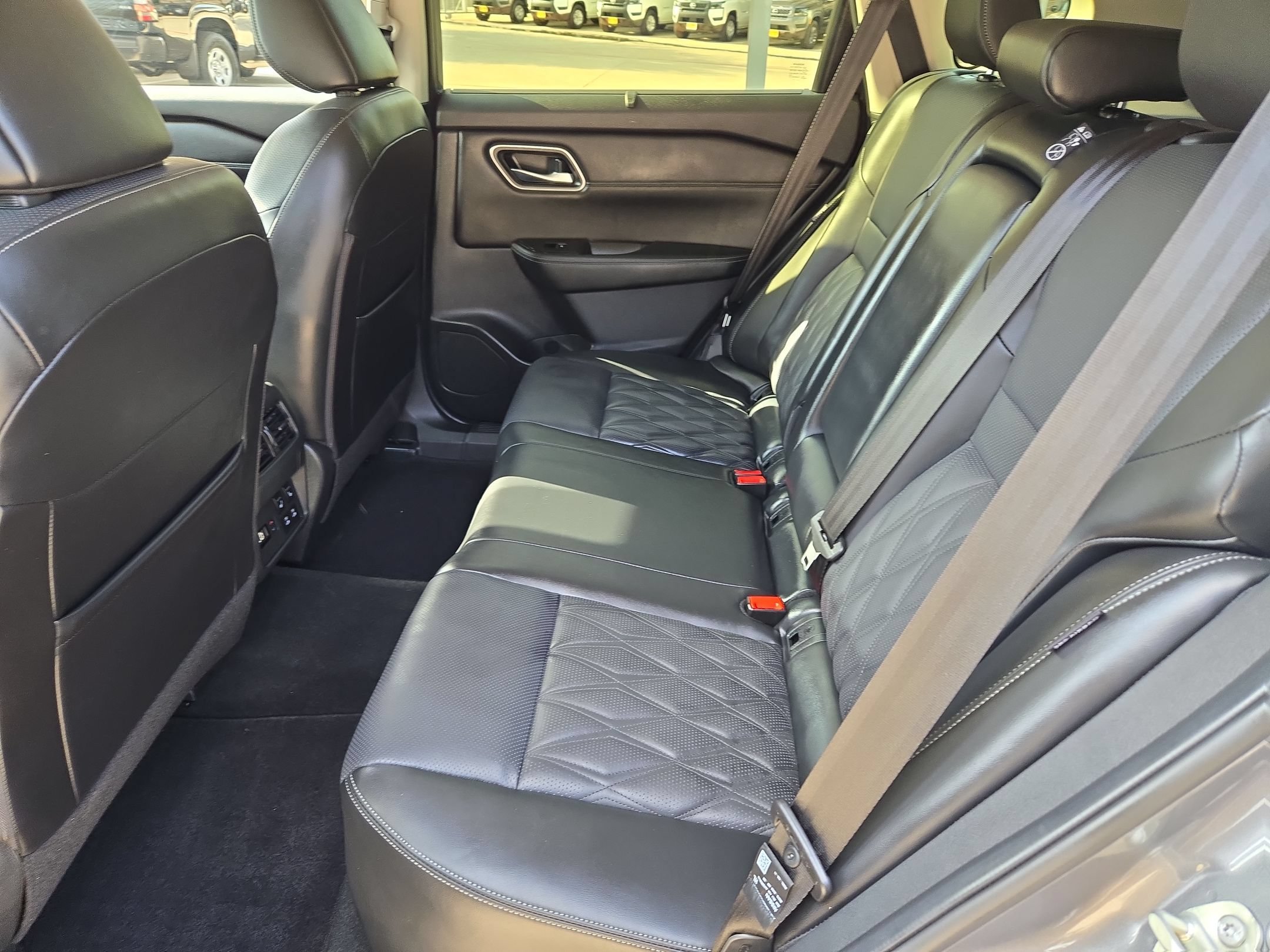 Certified 2026 Nissan Rogue Platinum w/ Platinum Premium Package AWD/4WD image 14