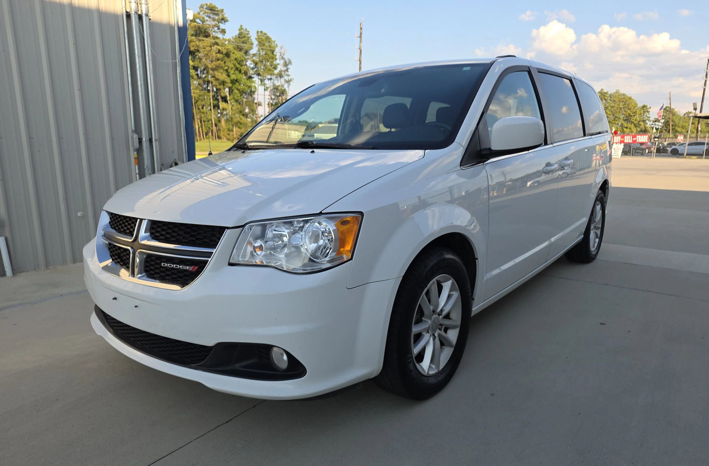 Used 2019 Dodge Grand Caravan SXT image 3