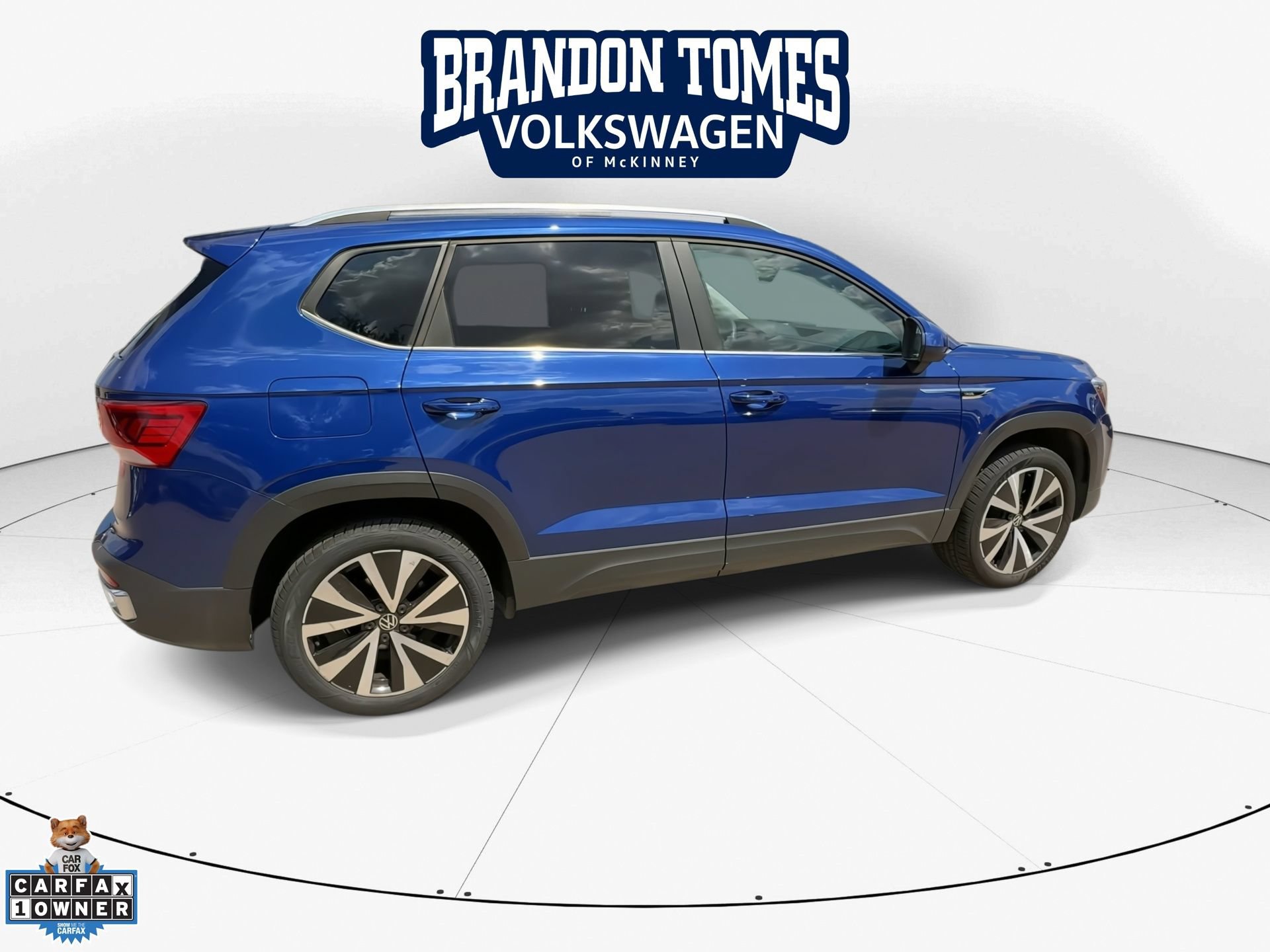 Used 2023 Volkswagen Taos SE w/ Panoramic Sunroof Package FWD image 9