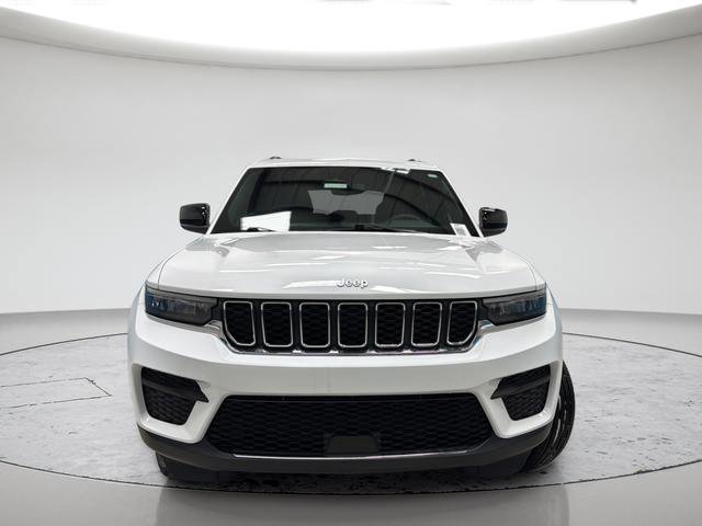 Used 2024 Jeep Grand Cherokee Laredo X image 30