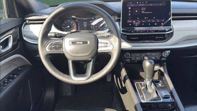 Used 2025 Jeep Compass Limited image 15