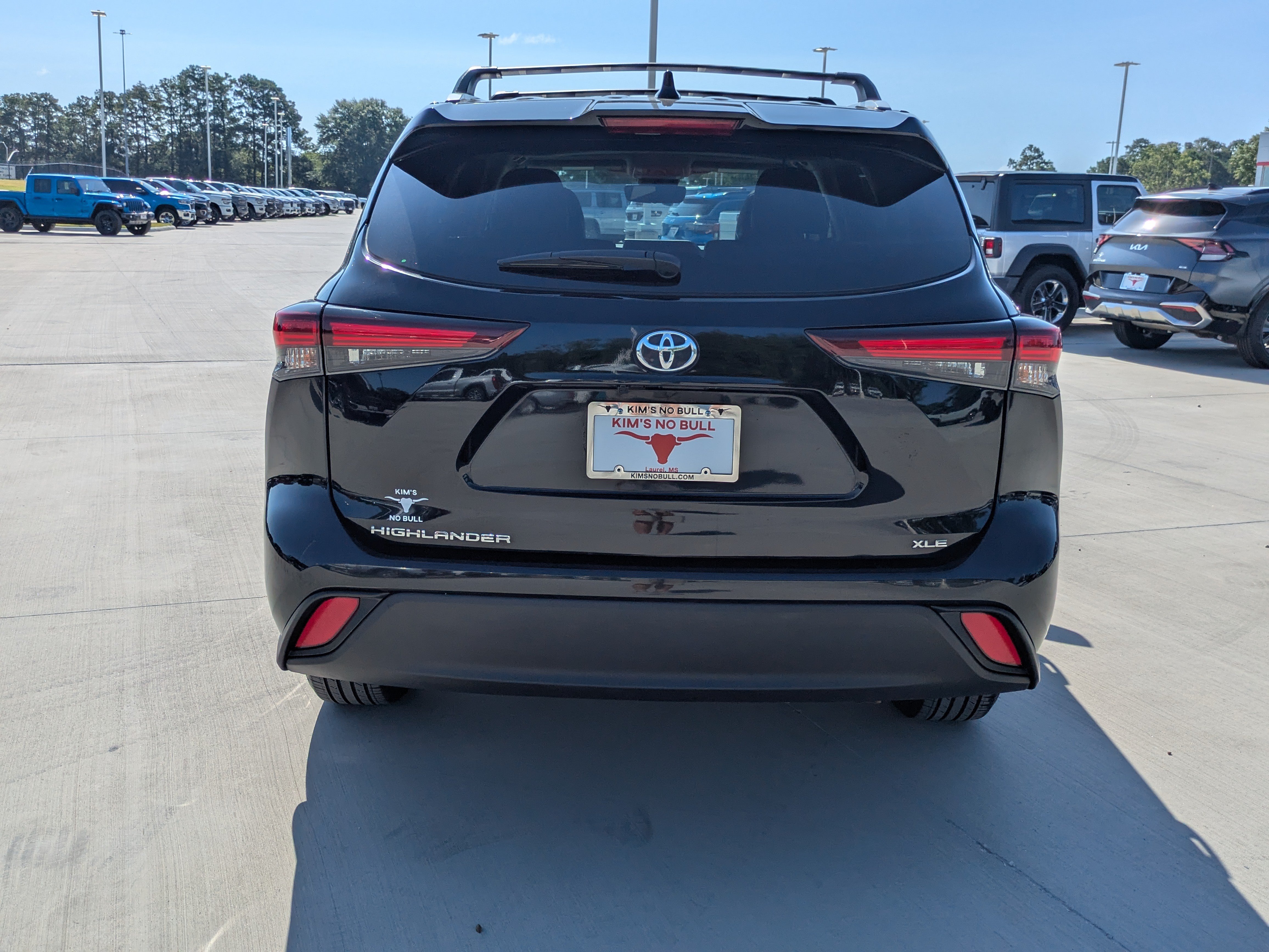 Certified 2024 Toyota Highlander XLE FWD image 4