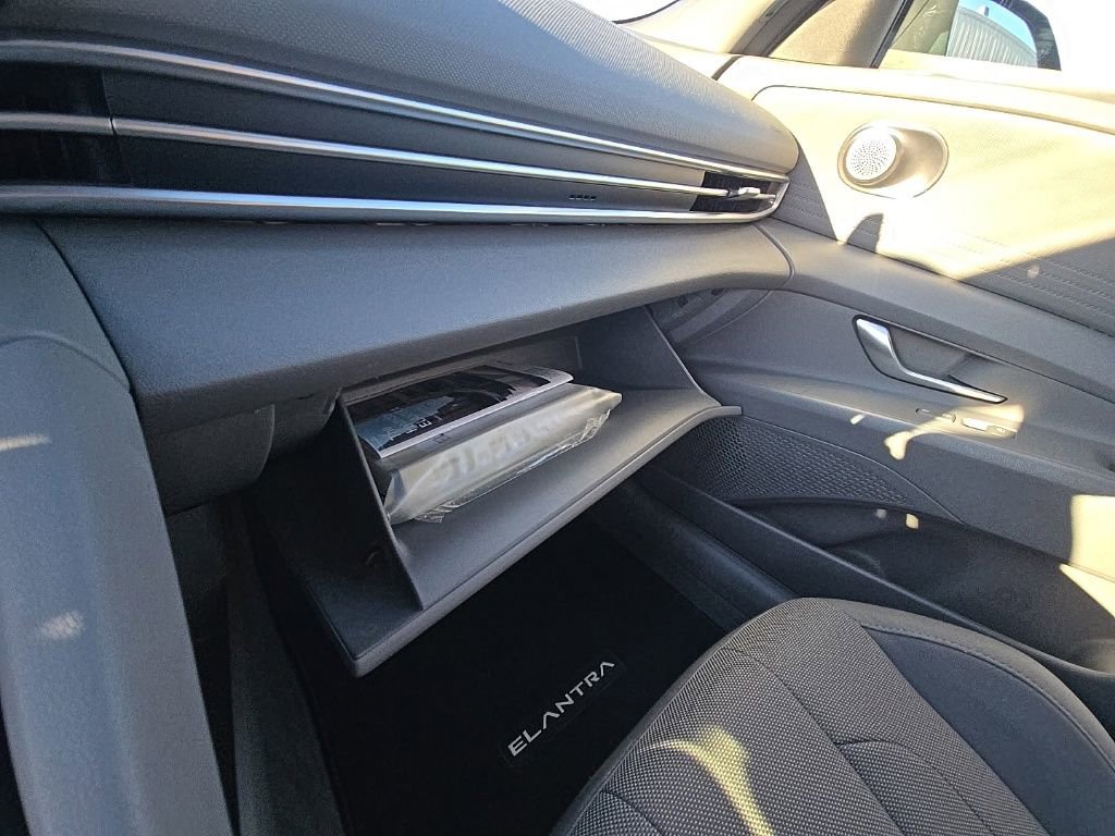 Used 2022 Hyundai Elantra SE image 20