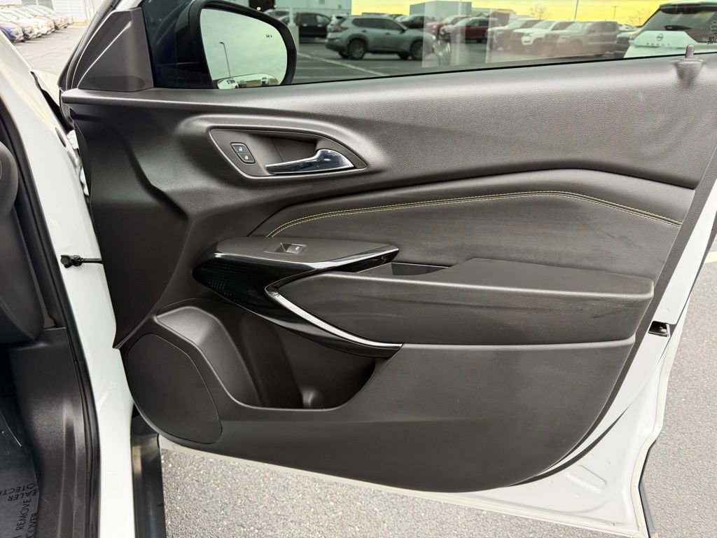 Used 2025 Chevrolet Trax ACTIV w/ Sunroof Package image 23