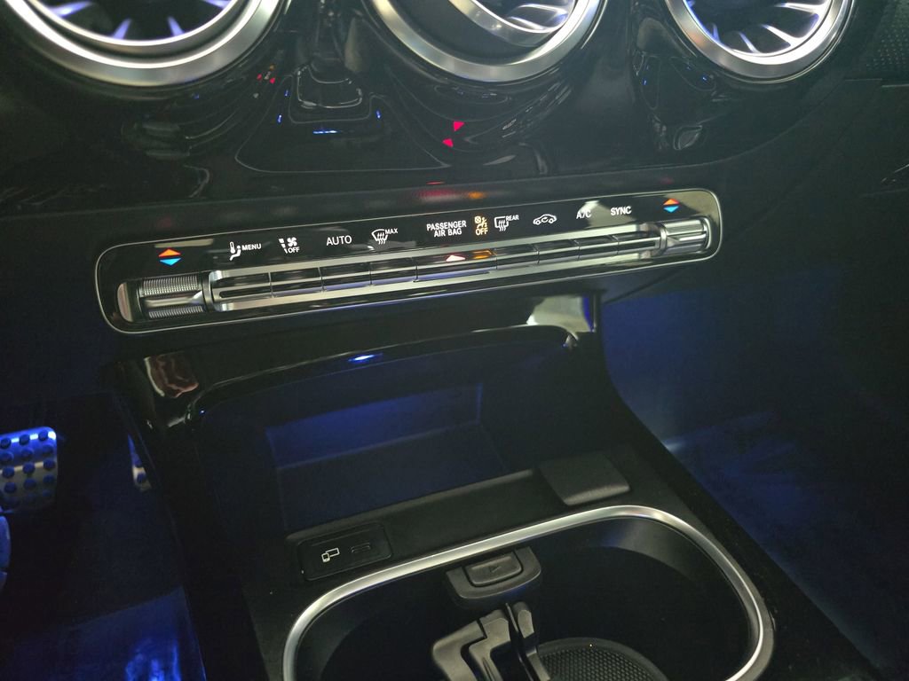 Used 2023 Mercedes-Benz CLA 250 4MATIC image 25