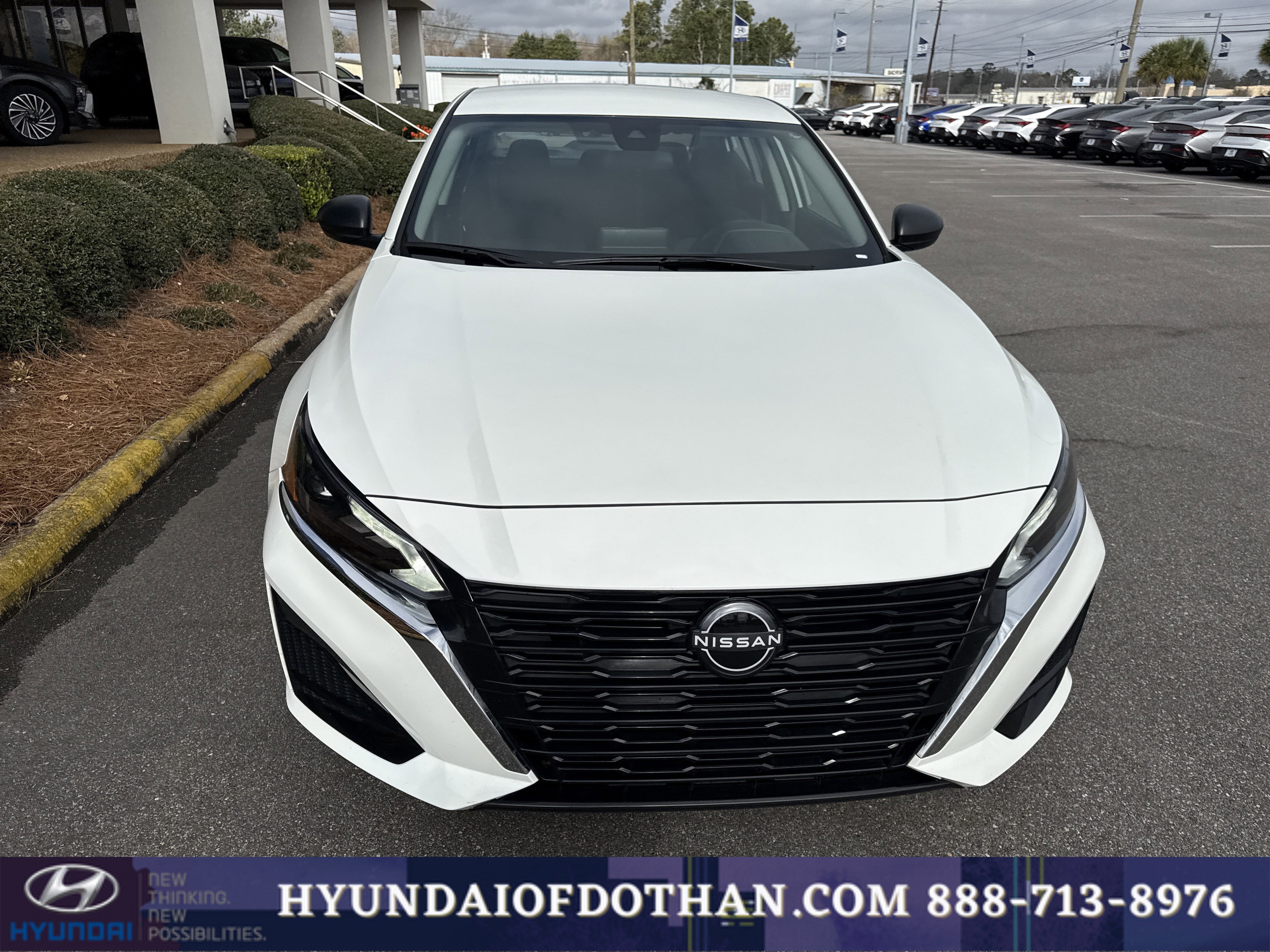 Used 2025 Nissan Altima 2.5 SV image 6