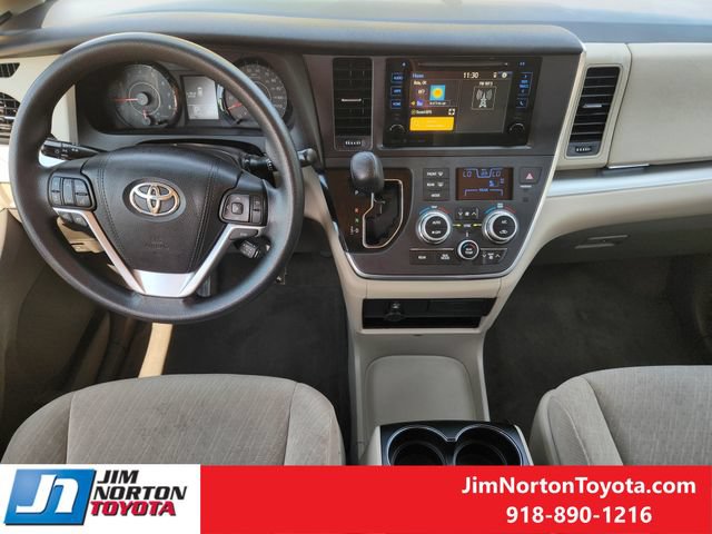 Used 2017 Toyota Sienna LE FWD image 25