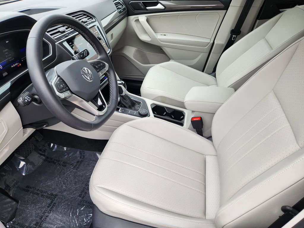 Used 2024 Volkswagen Tiguan SE image 12