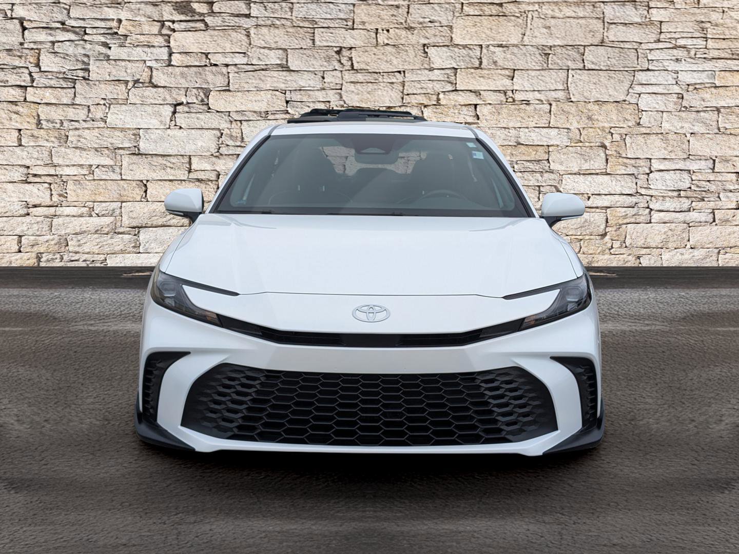 Used 2025 Toyota Camry SE image 2