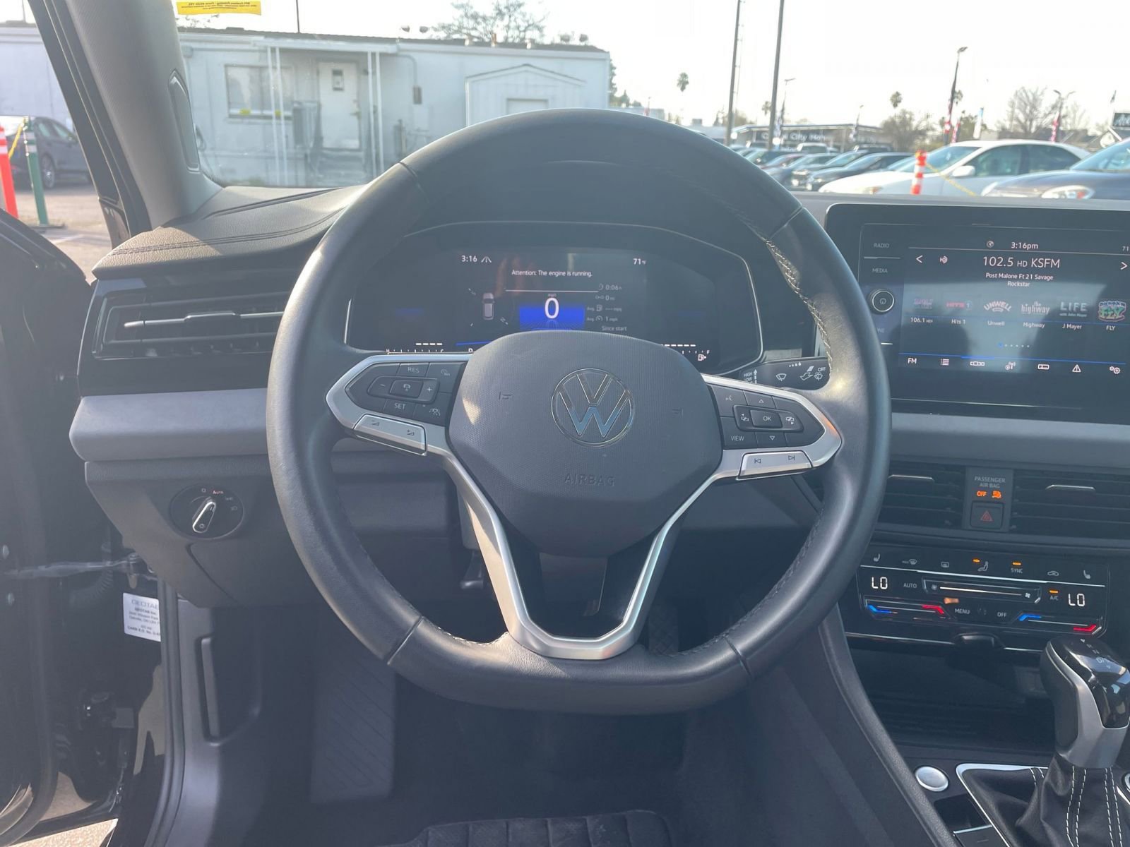 Used 2025 Volkswagen Jetta SE image 30